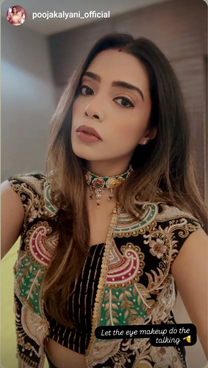 Featured detailed embroidered jacket look