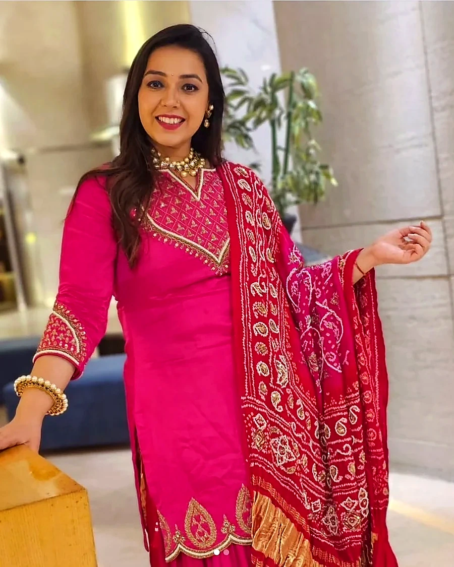 Fable red jewellery work outfit feature